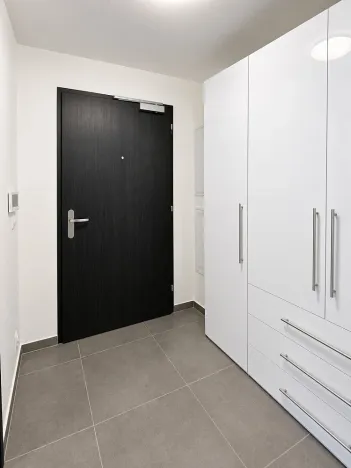 Pronájem bytu 1+kk, Praha - Holešovice, Na Maninách, 33 m2