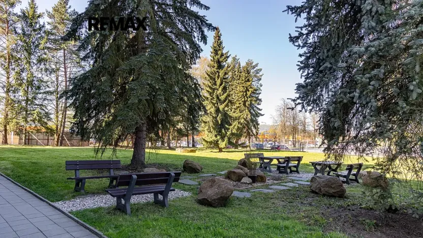 Pronájem kanceláře, Česká Lípa, Děčínská, 350 m2