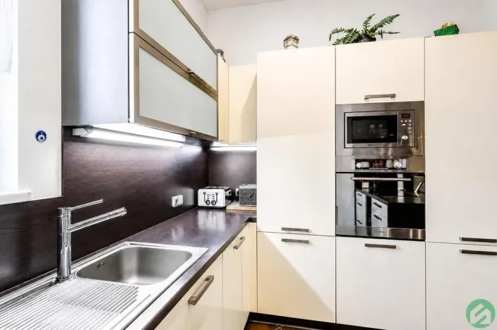 Pronájem vícegeneračního domu, Praha - Písnice, Putimská, 1500 m2