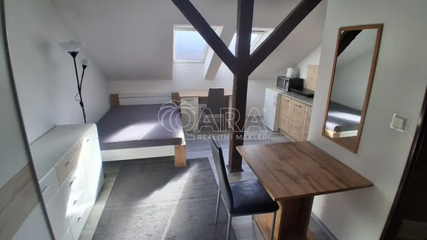 Pronájem bytu 1+kk, Praha - Smíchov, Lidická, 24 m2