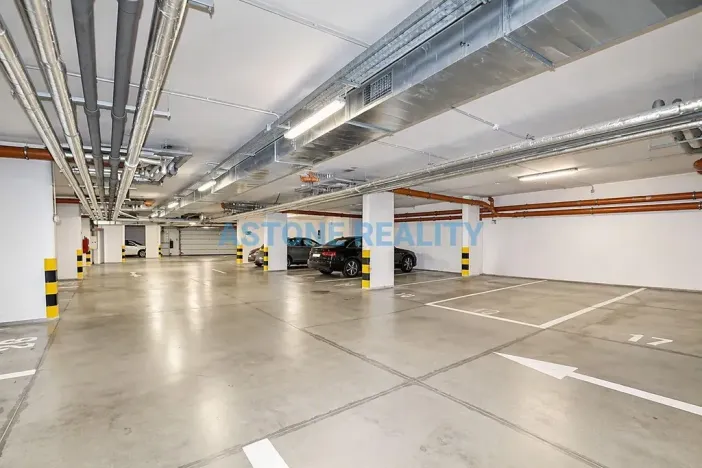 Pronájem bytu 2+kk, Praha - Smíchov, Štorkánova, 55 m2