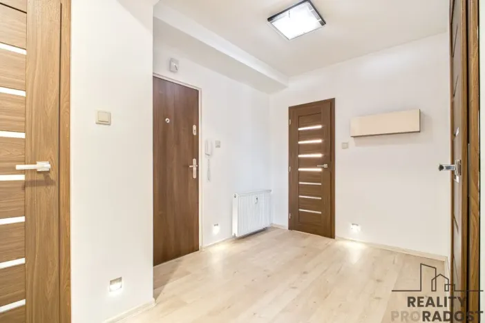 Prodej bytu 2+kk, Ostrava, Vrázova, 79 m2