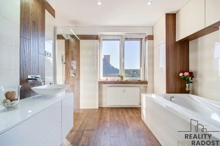 Prodej bytu 2+kk, Ostrava, Vrázova, 79 m2
