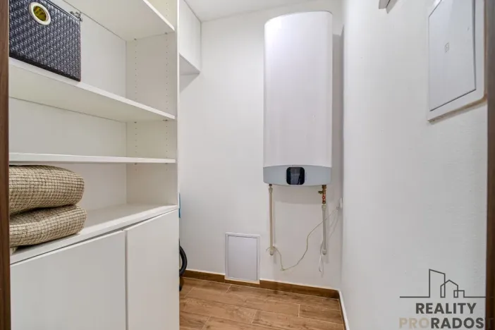 Prodej bytu 2+kk, Ostrava, Vrázova, 79 m2