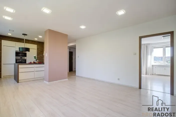 Prodej bytu 2+kk, Ostrava, Vrázova, 79 m2