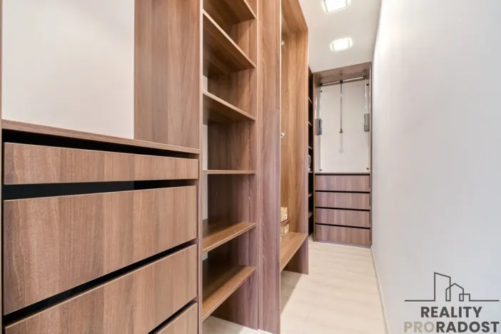 Prodej bytu 2+kk, Ostrava, Vrázova, 79 m2