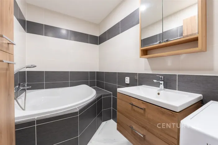 Prodej bytu 4+1, Chlumec, Vyklická, 81 m2