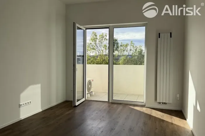Pronájem bytu 1+kk, Brno, Komárovská, 29 m2