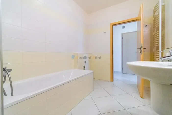 Pronájem bytu 2+kk, Praha - Stodůlky, náměstí Junkových, 50 m2