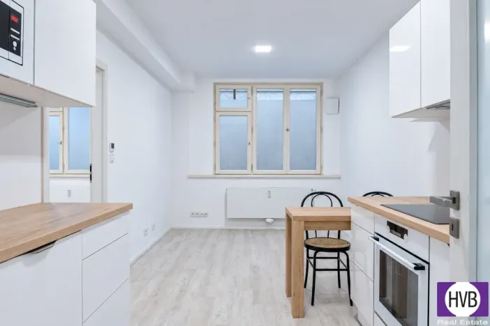 Prodej bytu 2+kk, Praha, Sokolovská, 42 m2