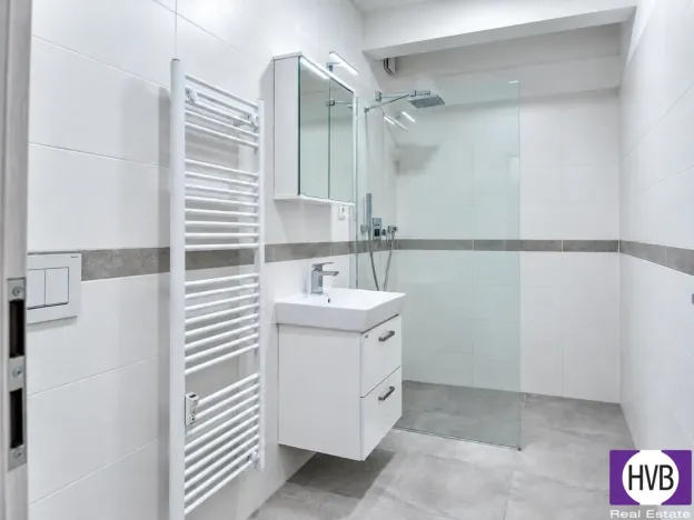 Prodej bytu 2+kk, Praha, Sokolovská, 42 m2