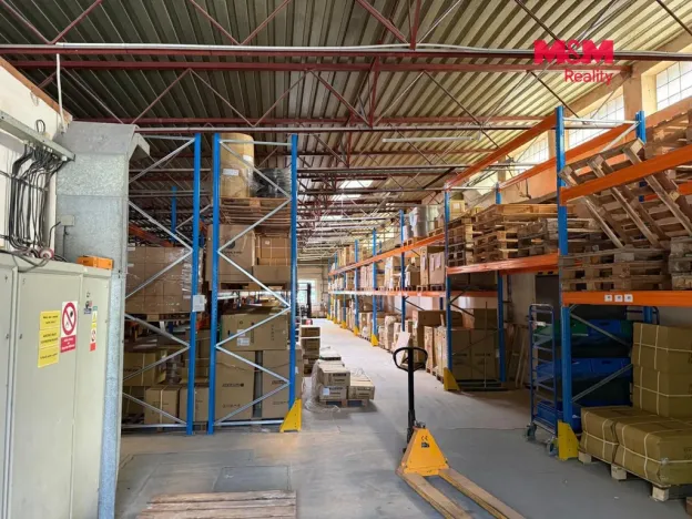 Pronájem skladu, Suchovršice, 700 m2