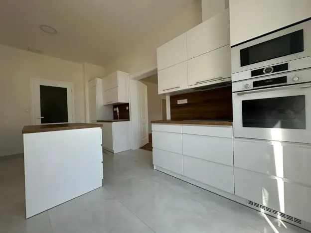 Pronájem bytu 4+1, Děčín, Husovo nám., 156 m2