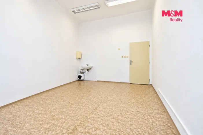 Pronájem obchodního prostoru, Jičín - Valdické Předměstí, Tylova, 18 m2