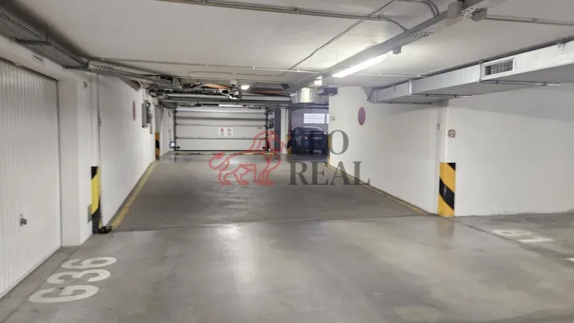 Pronájem garážového stání, Praha - Záběhlice, Mattioliho, 18 m2