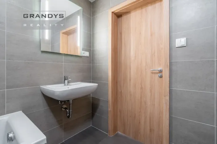 Pronájem bytu 1+kk, Praha - Uhříněves, Oty Bubeníčka, 29 m2