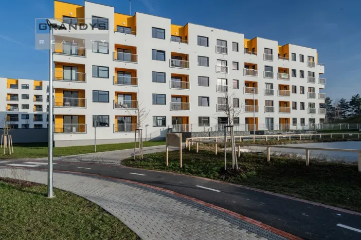 Pronájem bytu 1+kk, Praha - Uhříněves, Oty Bubeníčka, 29 m2