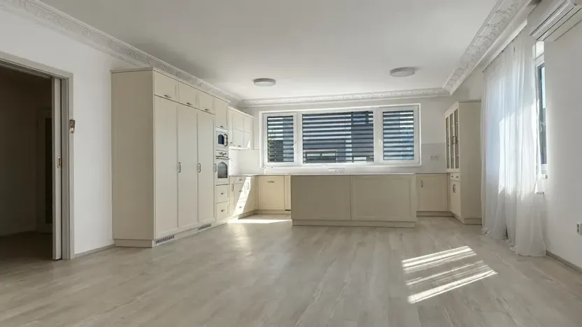 Pronájem vily, Zlín, 574 m2
