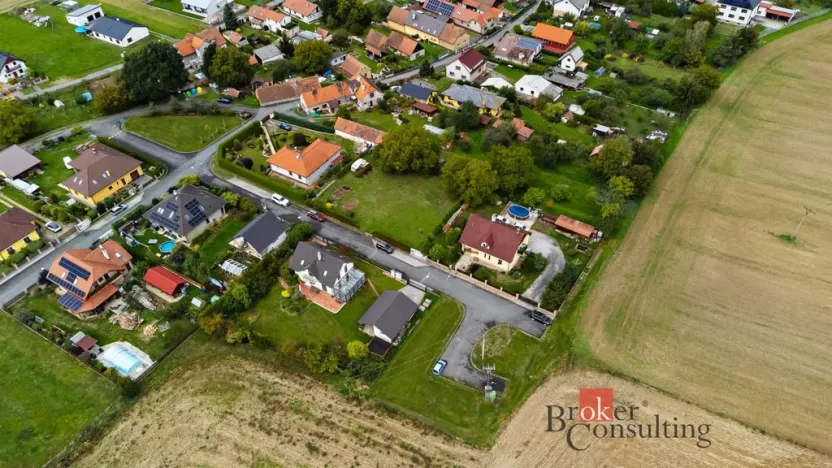 Prodej pozemku pro bydlení, Výrov - Hadačka, 1036 m2