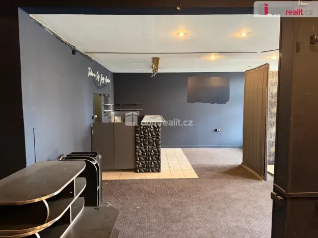 Pronájem obchodního prostoru, Zruč nad Sázavou, náměstí Míru, 72 m2