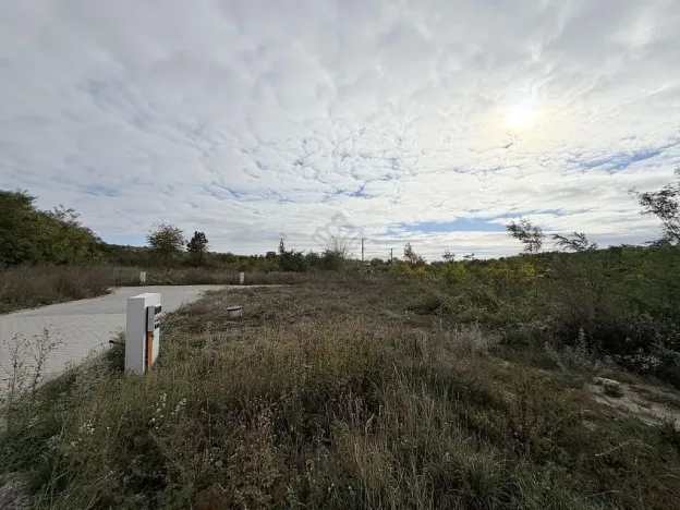 Prodej pozemku, Mikulov, Slovácké brigády, 721 m2