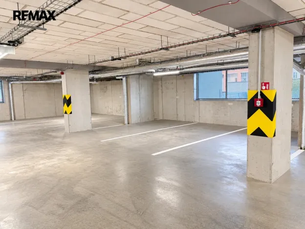 Pronájem garážového stání, Hradec Králové - Nový Hradec Králové, Pod Zámečkem, 15 m2