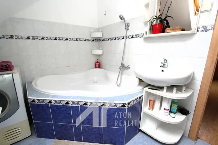Prodej výrobních prostor, Zaječí, Dlážděná, 100 m2