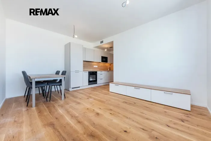 Pronájem bytu 2+kk, Praha - Radlice, U Komína, 41 m2