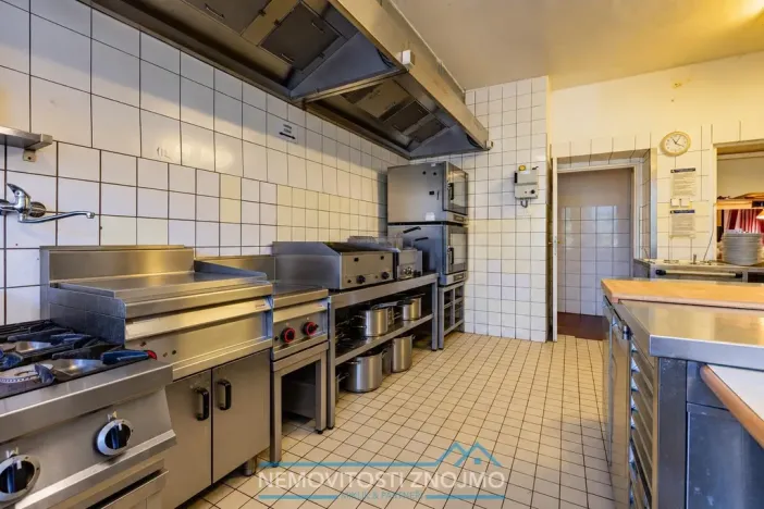 Prodej obchodního prostoru, Březí, Dunajovická, 630 m2
