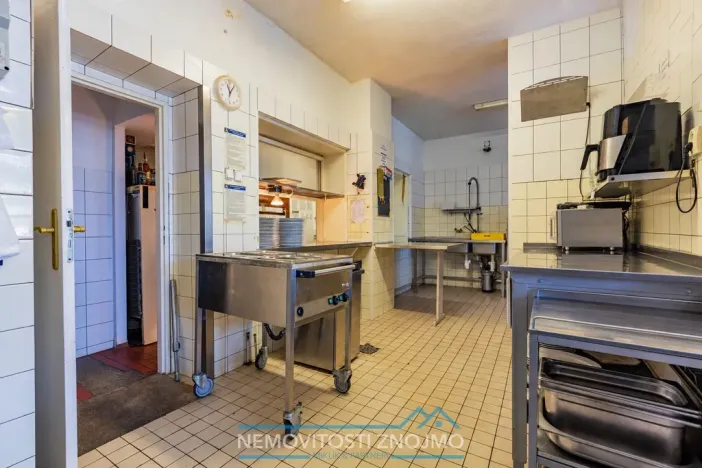 Prodej obchodního prostoru, Březí, Dunajovická, 630 m2