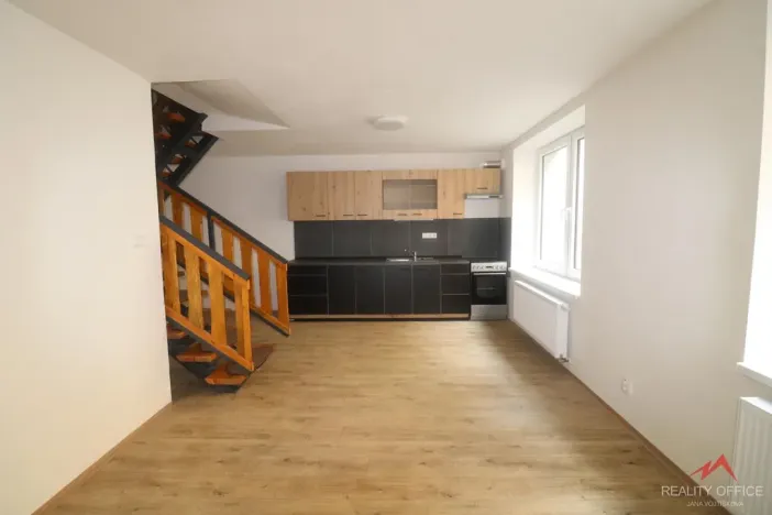 Pronájem bytu 2+1, Děčín - Děčín IV-Podmokly, Mírové nám., 79 m2