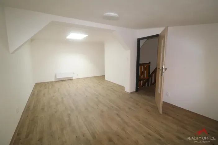 Pronájem bytu 2+1, Děčín - Děčín IV-Podmokly, Mírové nám., 79 m2