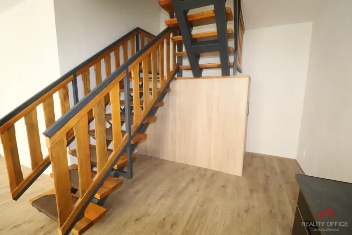 Pronájem bytu 2+1, Děčín - Děčín IV-Podmokly, Mírové nám., 79 m2