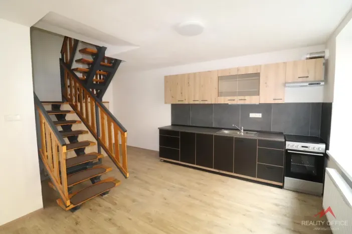 Pronájem bytu 2+1, Děčín - Děčín IV-Podmokly, Mírové nám., 79 m2