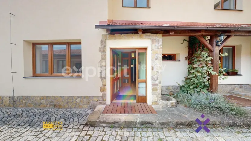 Pronájem bytu 4+1, Zlín - Malenovice, Jarolímkovo náměstí, 133 m2