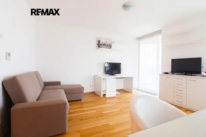 Pronájem bytu 1+kk, Praha - Žižkov, Ke kapslovně, 38 m2