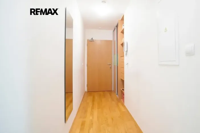 Pronájem bytu 1+kk, Praha - Žižkov, Ke kapslovně, 38 m2