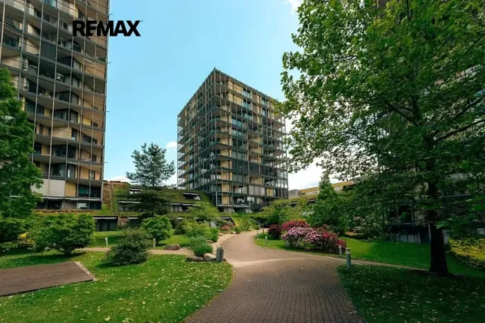 Pronájem bytu 1+kk, Praha - Žižkov, Ke kapslovně, 38 m2