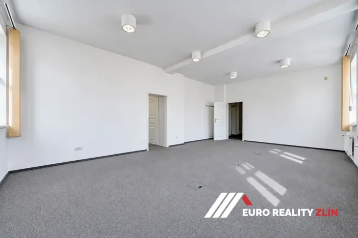 Pronájem kanceláře, Zlín, Vršava I, 477 m2