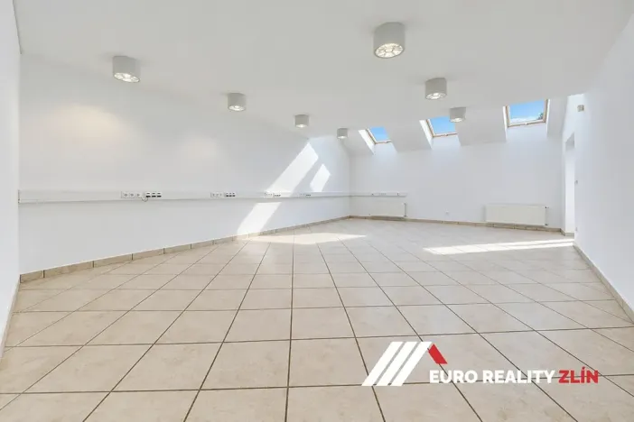 Pronájem kanceláře, Zlín, Vršava I, 477 m2