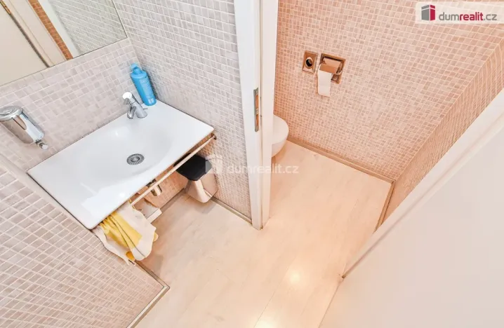 Pronájem kanceláře, Praha - Nové Město, V jirchářích, 284 m2