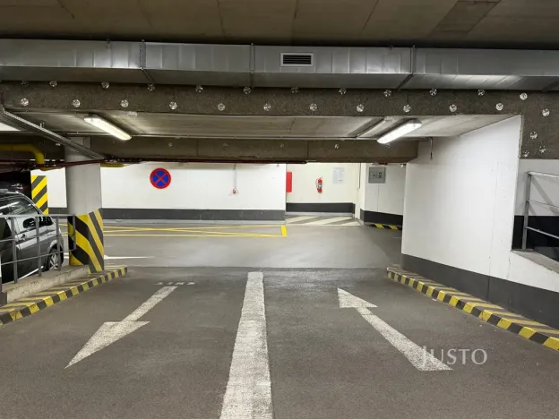 Pronájem garážového stání, Praha - Smíchov, Karla Engliše, 25 m2