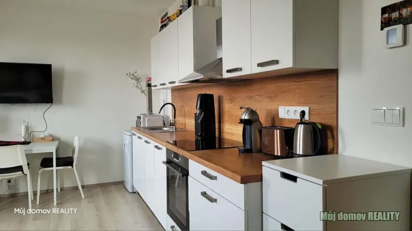 Pronájem bytu 1+kk, Praha - Modřany, Komořanská, 36 m2