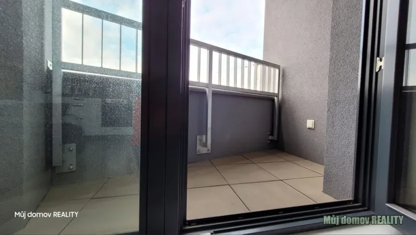 Pronájem bytu 1+kk, Praha - Modřany, Komořanská, 36 m2