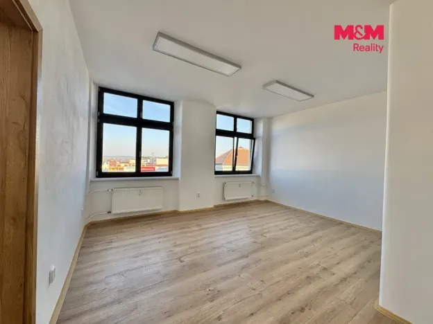 Pronájem kanceláře, Mělník, náměstí Karla IV., 57 m2