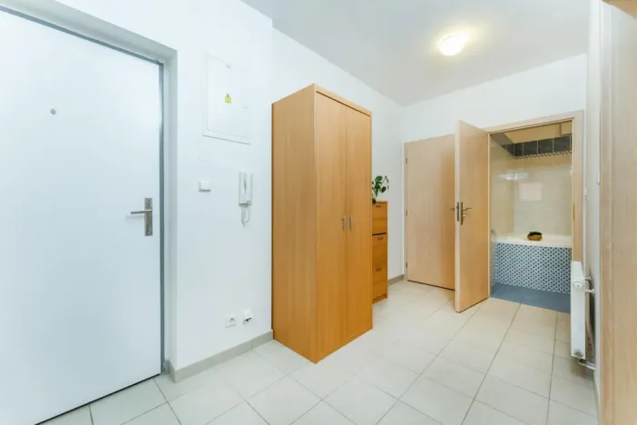 Pronájem bytu 2+kk, Praha - Vysočany, Na Harfě, 57 m2