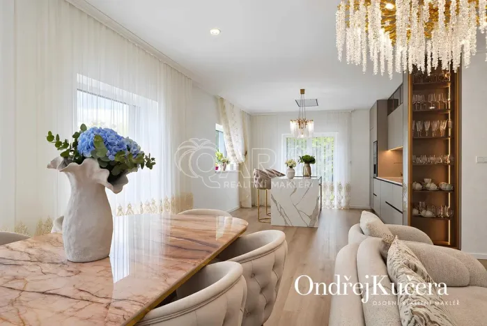 Prodej rodinného domu, Jeviněves, 200 m2