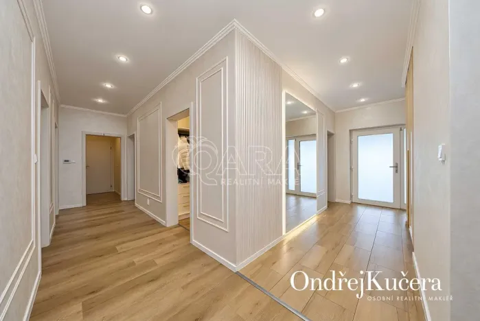 Prodej rodinného domu, Jeviněves, 200 m2