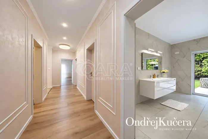 Prodej rodinného domu, Jeviněves, 200 m2