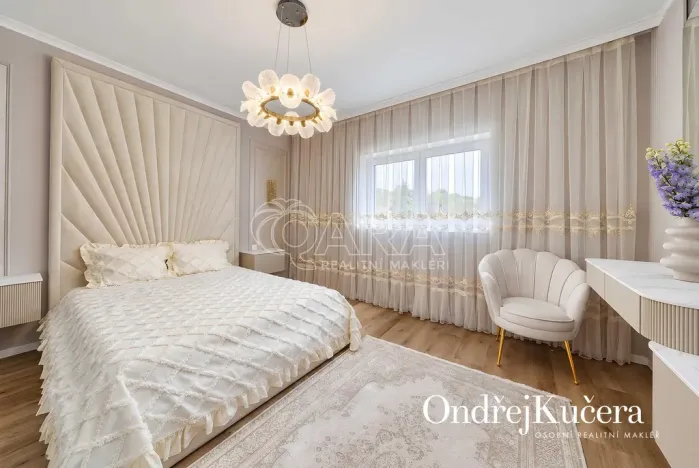 Prodej rodinného domu, Jeviněves, 200 m2